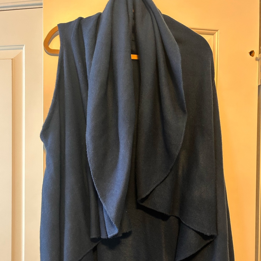 COPY - Drape sweater vest